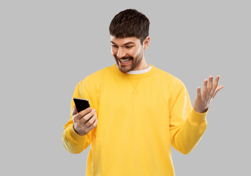 Asiakas hyödyntää mobiilissa toimivaa kanta-asiakasohjelmaa ja vastaanottaa henkilökohtaisen edun.